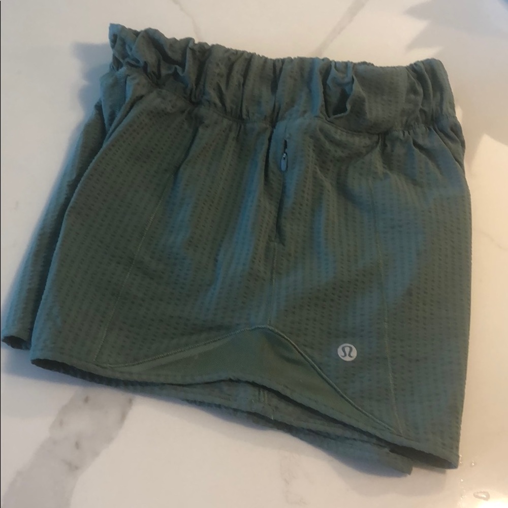 LuLu Lemon Hotty Hot High Rise 4” Seersucker